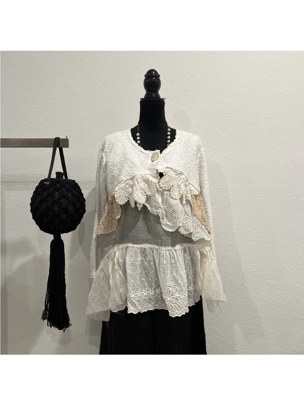 Women’s Cream Lace-Trim Layered crop top only OS